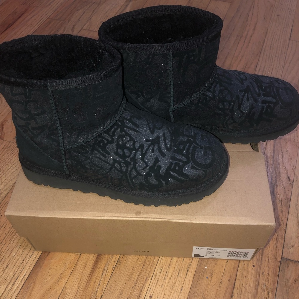 Ugg mini sparkle graphiti